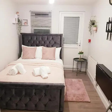 Guest house Suites - Cr4 London Mitcham