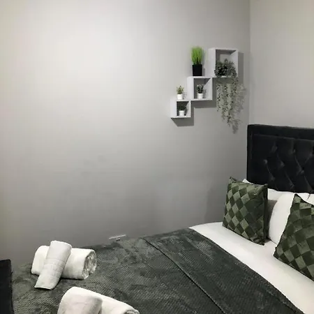 Suites - Cr4 London Mitcham