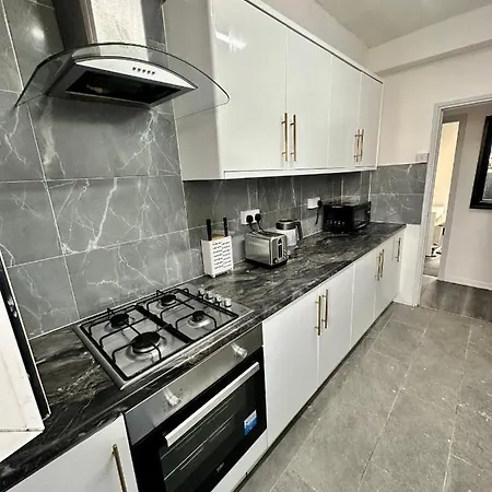 Shoreditch R1 * London