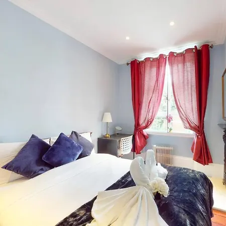 Classic Mayfair 1 Bedroom *