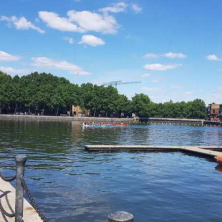 Stunning Massive Bedroom +direct Thames River View Homestay *
