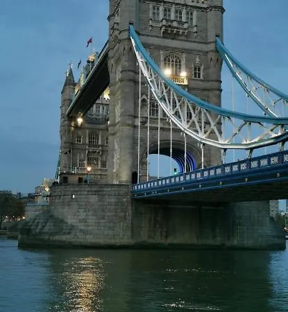 Stunning Massive Bedroom +direct Thames River View * London