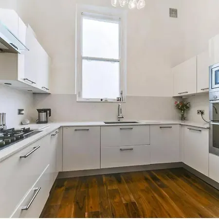 Apartment Leyla's Stunning London