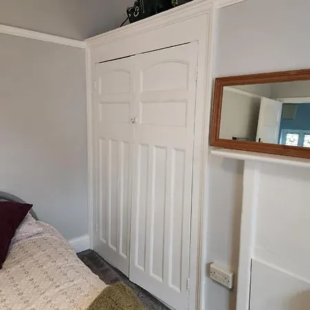 Spacious With Garden In Croydon London South Norwood