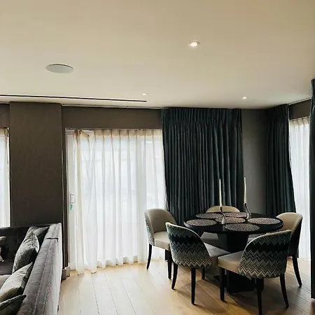 Apartment Luxury 3 Bedroom London Nw9