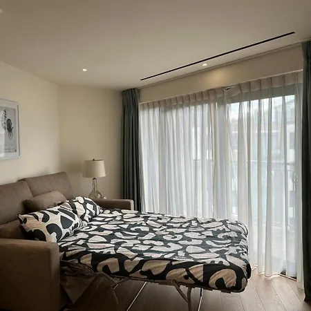 Luxury 3 Bedroom London Nw9 *