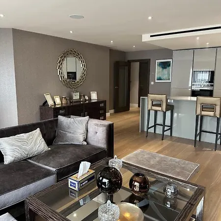 Luxury 3 Bedroom London Nw9