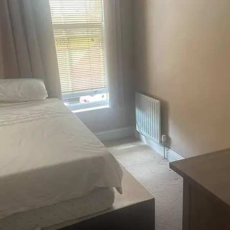 Sw19 2 Bed 2 Bath Private Flat Apartment