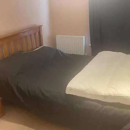 Sw19 2 Bed 2 Bath Private Flat *