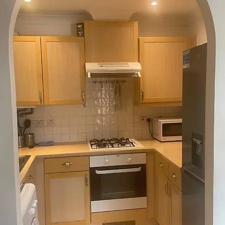 Apartment Sw19 2 Bed 2 Bath Private Flat London