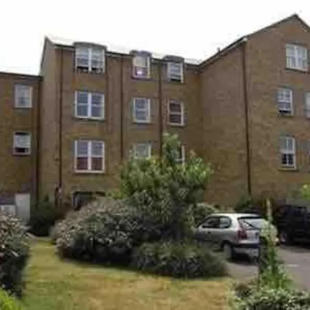 Sw19 2 Bed 2 Bath Private Flat *