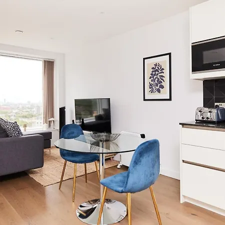 The Elephant And Castle Hideout - Cozy 1bdr Flat With Balcony London