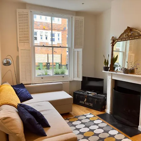 Apartment Pretty Little Mews House London