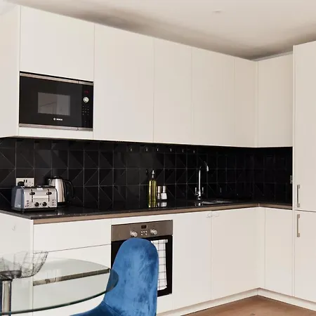 The Elephant And Castle Hideout - Cozy 1bdr Flat With Balcony