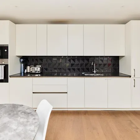Apartment The Elephant And Castle Escape - Cozy 2bdr Flat With Balcony *