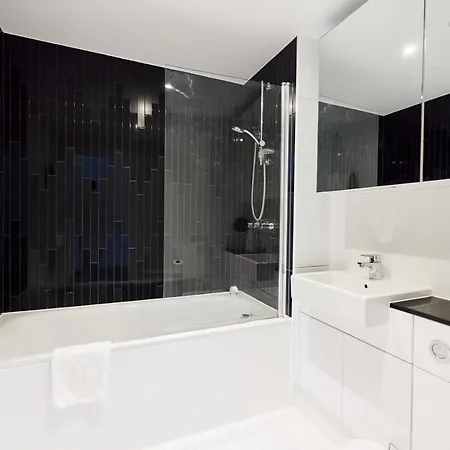 The Elephant And Castle Escape - Cozy 2bdr Flat With Balcony Apartment London