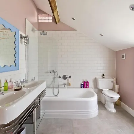 3 Bed House In Fulham *