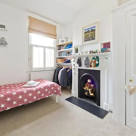 Family In Battersea By Underthedoormat Holiday home London