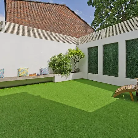 Family In Battersea By Underthedoormat Holiday home London