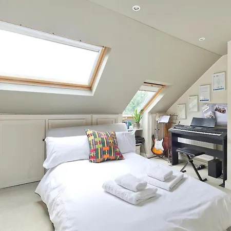 Family In Battersea By Underthedoormat Holiday home London