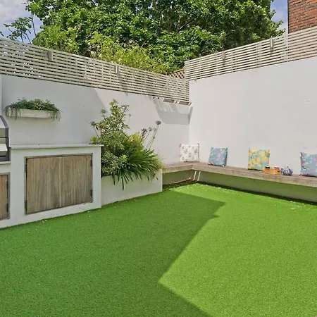 Family In Battersea By Underthedoormat Holiday home London