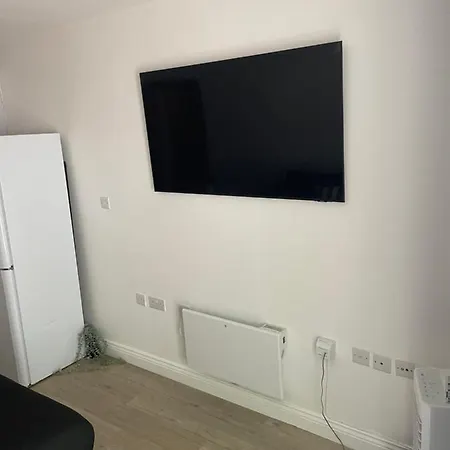 Mac-stephneil Homes * London