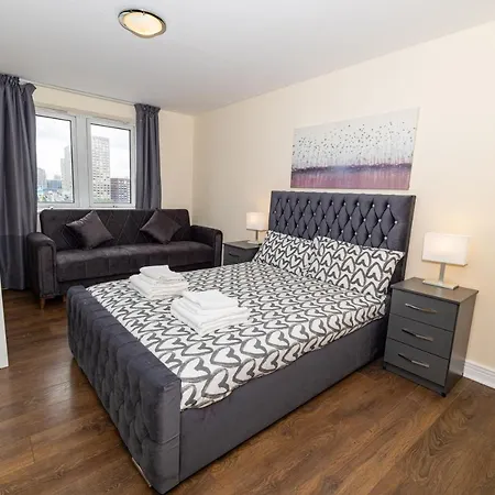 Two Bed Near Canary Wharf Apartment