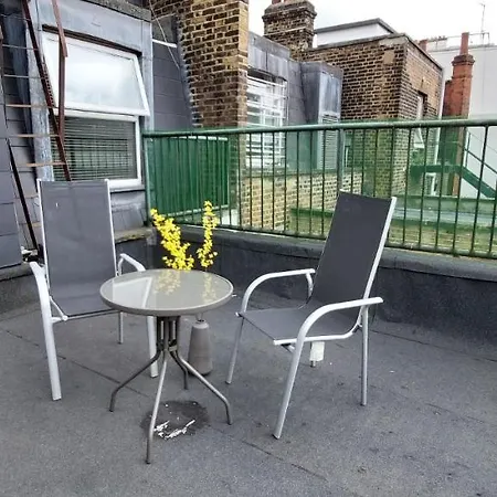 One Bedroom Flat In Finchley Road * London