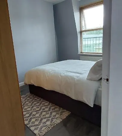 One Bedroom Flat In Finchley Road * London