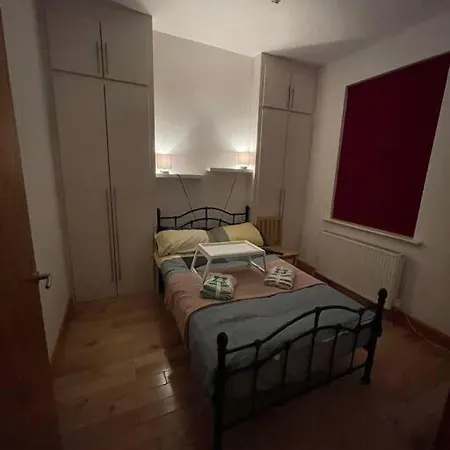 Apartment Cozy 2 Bed Flat ! Amazing Bath! *