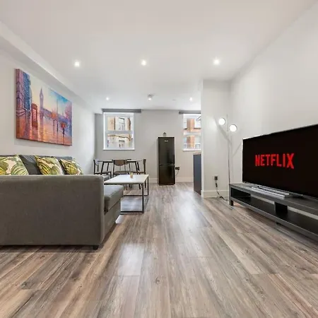 1 - North West Brand New Loft Apartment *