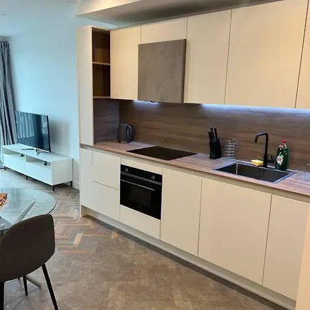 Stunning One Bedroom Apartment *