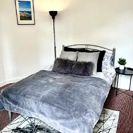 Apartment Entire 2-bedroom Stylish Flat, Wembley Park London