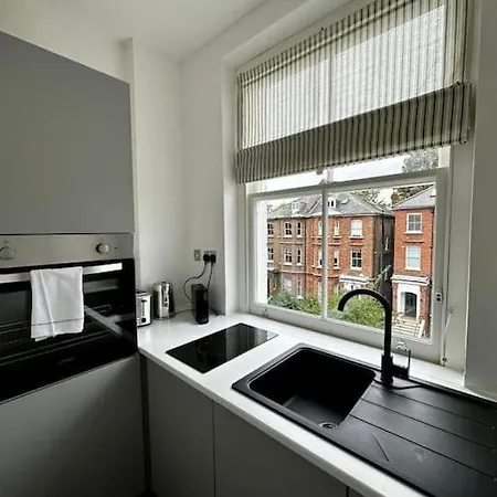 Stylish Near Regent's Park N7 *