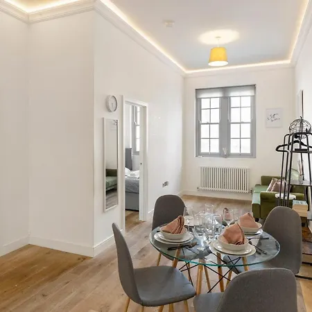 Hamburg Gf1br 1ba By Bus Stop In Acton 8 * London