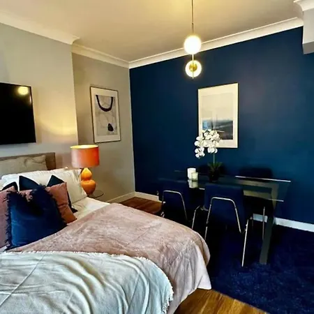 Stylish Near Regent's Park N7 *