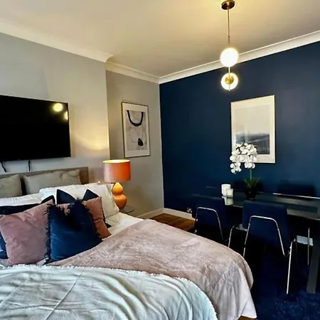 Stylish Near Regent's Park N7 *