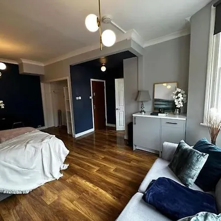 Stylish Near Regent's Park N7 Apartment *