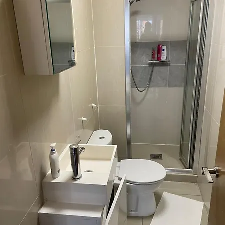Mac-stephneil Homes Apartment London