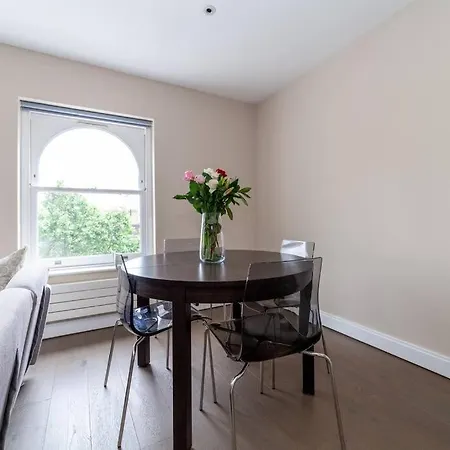 Spacious Modern One Bedroom Flat In Chelsea *