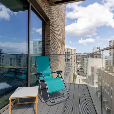 Dockside With Scenic Views * Londres