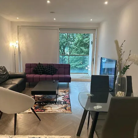 Modern 2 Bedroom Flat Near King's Cross. Apartment *