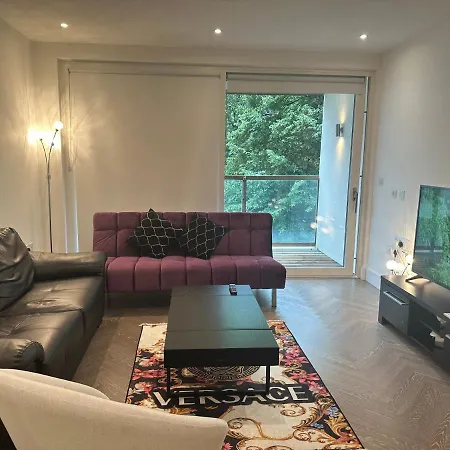 Modern 2 Bedroom Flat Near King's Cross. Apartment