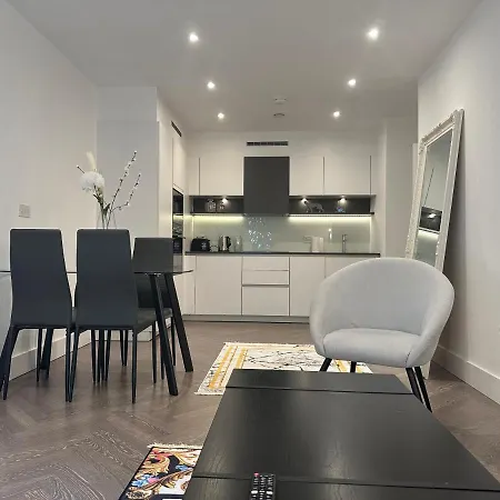 Modern 2 Bedroom Flat Near King's Cross. Apartment