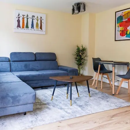 Stylish 3 Bedroom And Free Parking