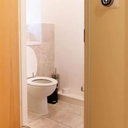 Stylish 3 Bedroom And Free Parking * Thamesmead (Greater London)