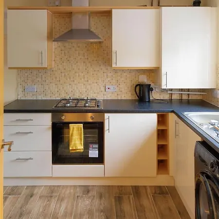 Stylish 3 Bedroom And Free Parking