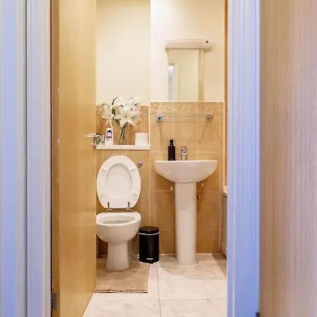 Stylish 3 Bedroom And Free Parking Holiday home Thamesmead (Greater London)