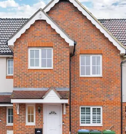 Holiday home Stylish 3 Bedroom And Free Parking