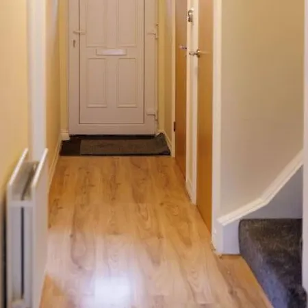 Stylish 3 Bedroom And Free Parking *